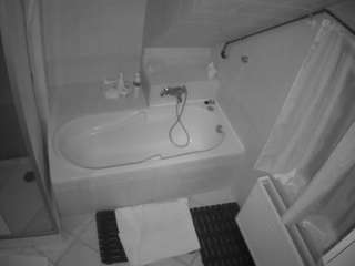  voyeurcam-julmodels-bath-2nd-1 chat room