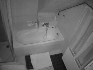 voyeurcam-julmodels-bath-2nd-1