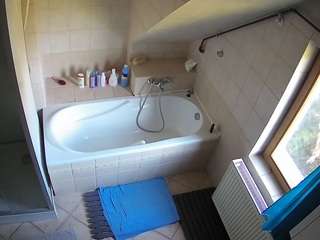 voyeurcam-julmodels-bath-2nd-1 camsoda