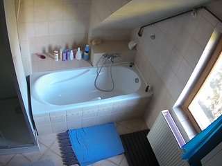 voyeurcam-julmodels-bath-2nd-1
