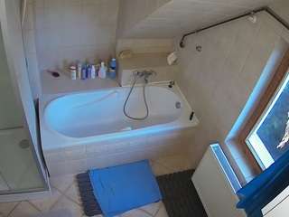 voyeurcam-julmodels-bath-2nd-1 camsoda