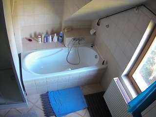 voyeurcam-julmodels-bath-2nd-1 camsoda