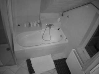 voyeurcam-julmodels-bath-2nd-1 camsoda