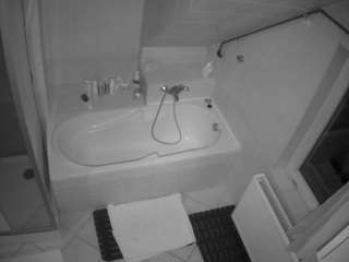 voyeurcam-julmodels-bath-2nd-1 camsoda