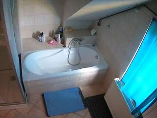 voyeurcam-julmodels-bath-2nd-1