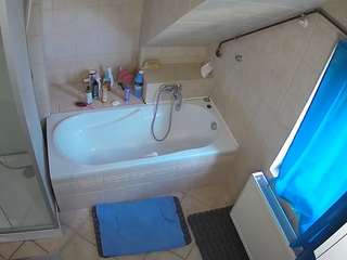 voyeurcam-julmodels-bath-2nd-1