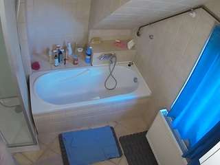 voyeurcam-julmodels-bath-2nd-1 camsoda