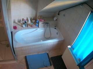 voyeurcam-julmodels-bath-2nd-1 camsoda