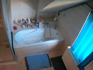 voyeurcam-julmodels-bath-2nd-1 camsoda