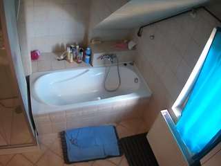 voyeurcam-julmodels-bath-2nd-1 camsoda