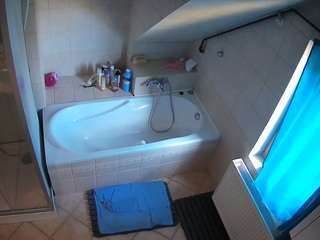 voyeurcam-julmodels-bath-2nd-1 camsoda
