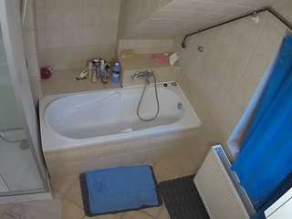 voyeurcam-julmodels-bath-2nd-1 camsoda