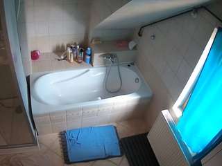 voyeurcam-julmodels-bath-2nd-1