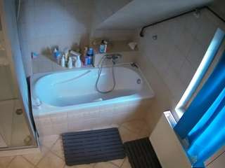 voyeurcam-julmodels-bath-2nd-1