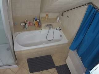 voyeurcam-julmodels-bath-2nd-1 camsoda