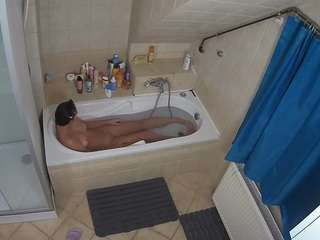 voyeurcam-julmodels-bath-2nd-1