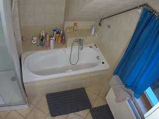 voyeurcam-julmodels-bath-2nd-1