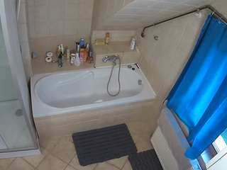 voyeurcam-julmodels-bath-2nd-1