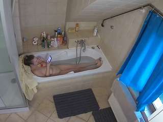 voyeurcam-julmodels-bath-2nd-1's CamSoda show and profile