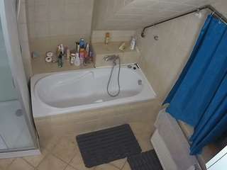 voyeurcam-julmodels-bath-2nd-1's CamSoda show and profile