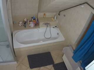 voyeurcam-julmodels-bath-2nd-1