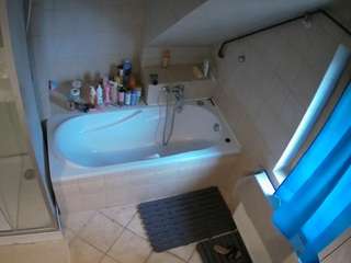 voyeurcam-julmodels-bath-2nd-1's CamSoda show and profile