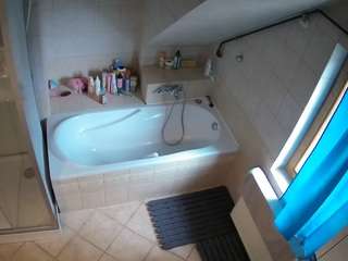 voyeurcam-julmodels-bath-2nd-1