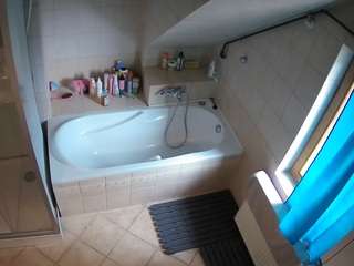 voyeurcam-julmodels-bath-2nd-1