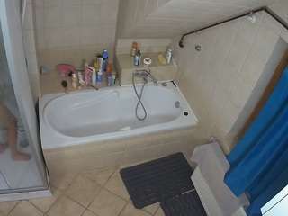 voyeurcam-julmodels-bath-2nd-1