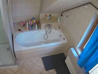 voyeurcam-julmodels-bath-2nd-1