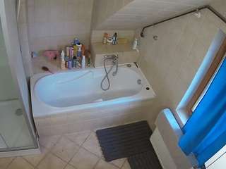 voyeurcam-julmodels-bath-2nd-1