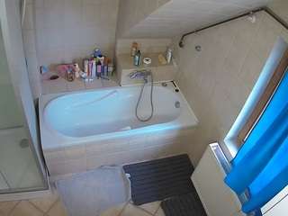 voyeurcam-julmodels-bath-2nd-1
