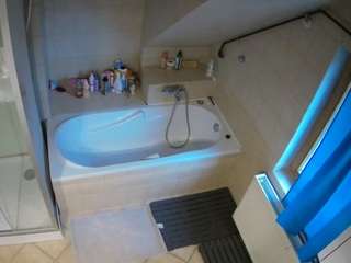 voyeurcam-julmodels-bath-2nd-1