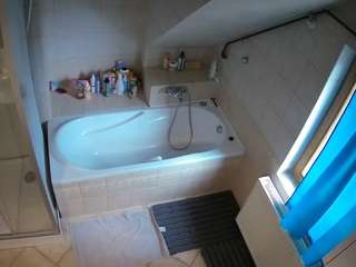 voyeurcam-julmodels-bath-2nd-1