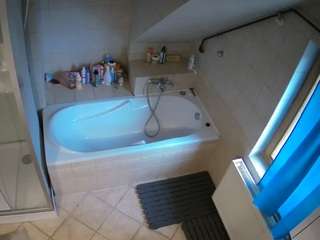 voyeurcam-julmodels-bath-2nd-1's CamSoda show and profile