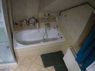 voyeurcam-julmodels-bath-2nd-1