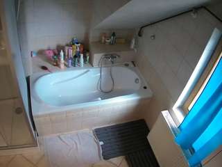 voyeurcam-julmodels-bath-2nd-1's CamSoda show and profile