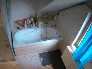 voyeurcam-julmodels-bath-2nd-1's CamSoda show and profile