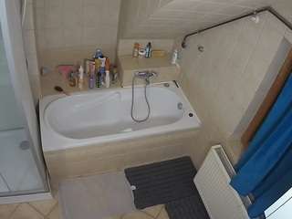 voyeurcam-julmodels-bath-2nd-1