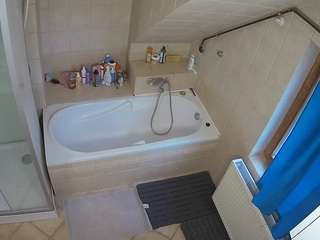 voyeurcam-julmodels-bath-2nd-1