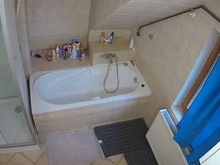 voyeurcam-julmodels-bath-2nd-1