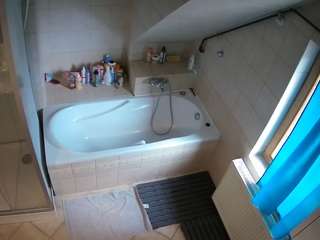 voyeurcam-julmodels-bath-2nd-1