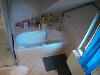 voyeurcam-julmodels-bath-2nd-1