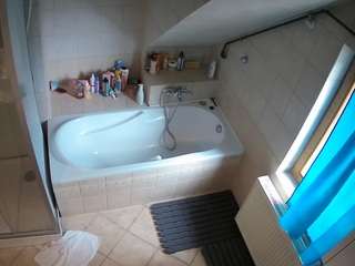 voyeurcam-julmodels-bath-2nd-1