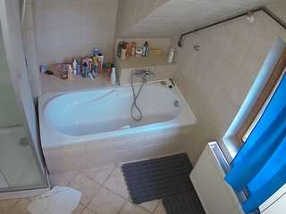 voyeurcam-julmodels-bath-2nd-1