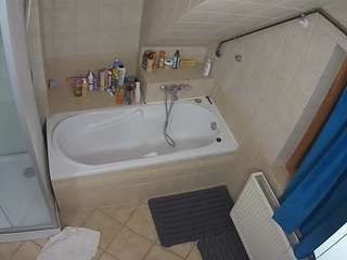 voyeurcam-julmodels-bath-2nd-1