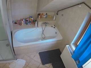 voyeurcam-julmodels-bath-2nd-1