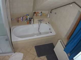 voyeurcam-julmodels-bath-2nd-1