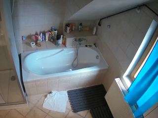 voyeurcam-julmodels-bath-2nd-1