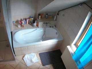voyeurcam-julmodels-bath-2nd-1